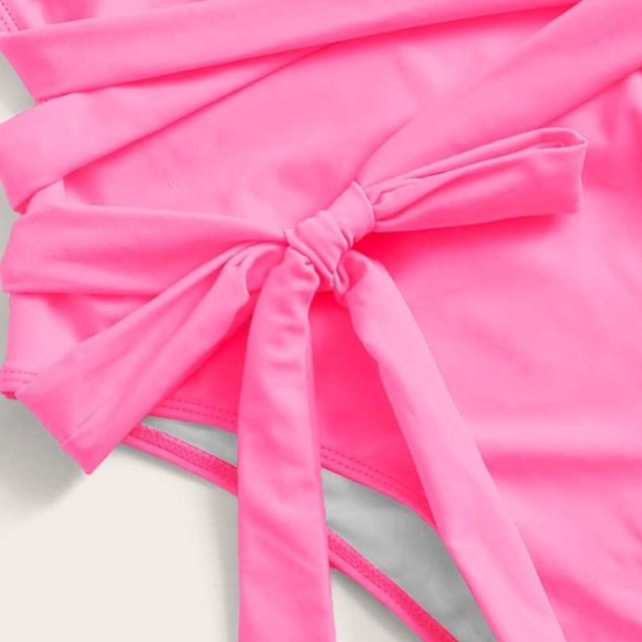 PINK LINED DETAILED CRISS CROSS ONE PIECE SWIMSUIT - Picture 3 of 12